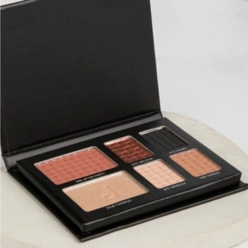 Doucce Eyeshadow Palette, Illuminating Highlighter + Blush On The Go NEW